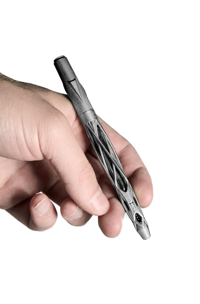 Hand holding Virga pen, 3D-printed stainless steel ballpoint pen by Varydes Berlin